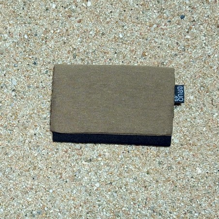 Targeter i moneder Guadalupe. Color taupe, mida 12x8.5 cm.