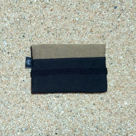 Targeter i moneder Guadalupe. Color taupe, mida 12x8.5 cm.