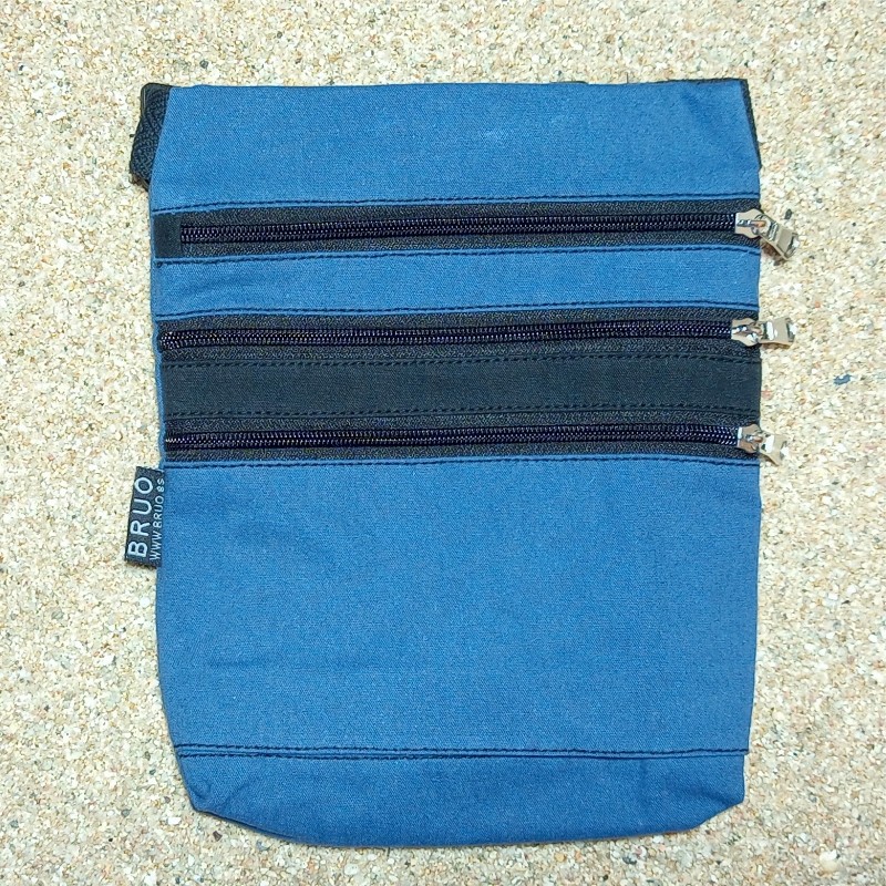 Riñonera BLUE bolsillos hecha en Barcelona.