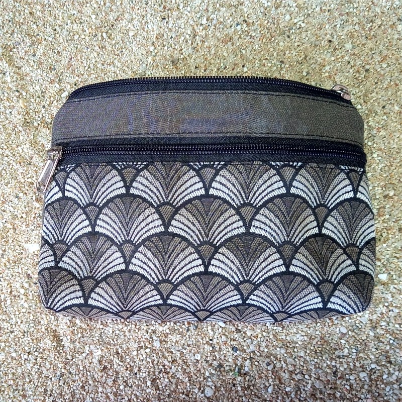 Trousse de toilette en tissu confectionnée à la...