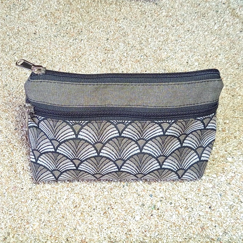 Trousse de toilette en tissu confectionnée à la...