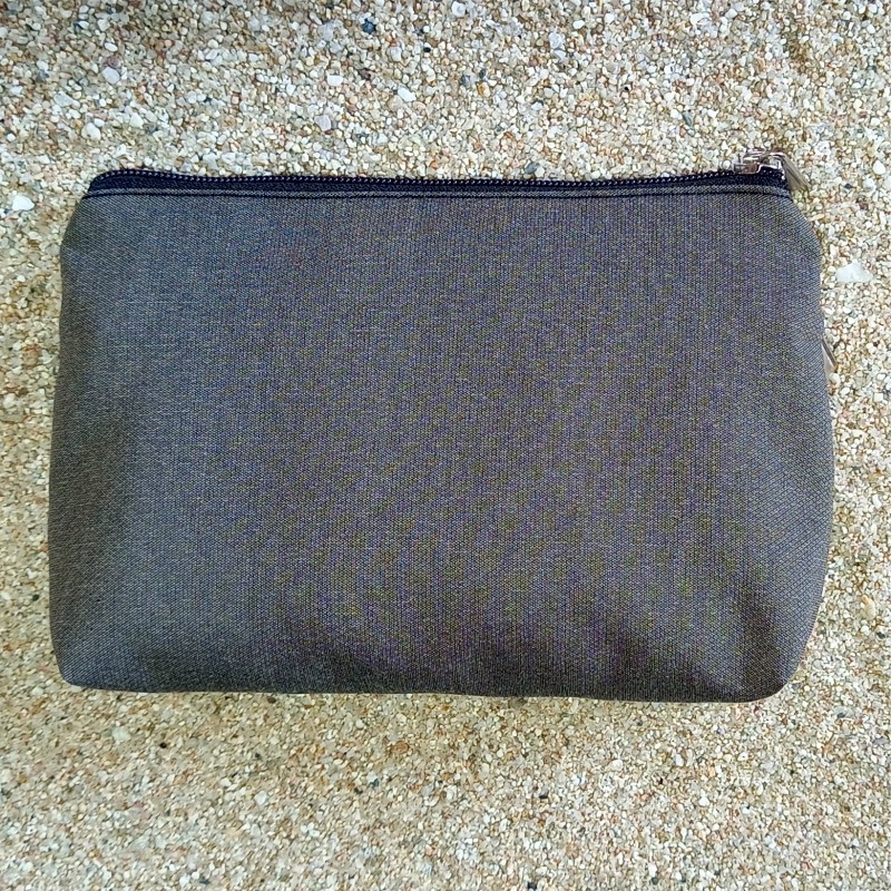 Trousse de toilette en tissu confectionnée à la...