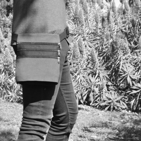 Riñonera Isla de Pascua 3 camel liso hecha en Barcelona